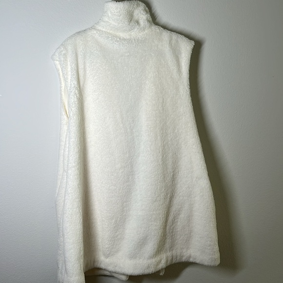 Cato Ivory Faux Fur Vest NWT Size 22 24W - Picture 7 of 8